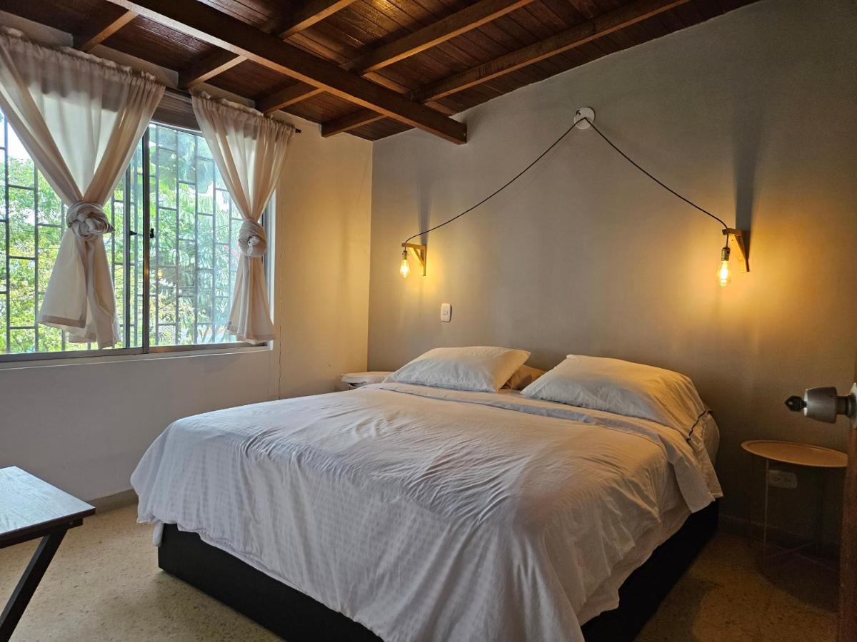Large Studio With Balcon Apartamento